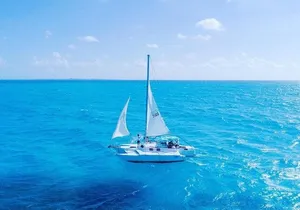Isla Mujeres Premium Tour in Private Catamaran with Lunch