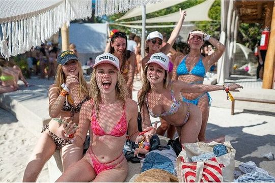 Luxury Catamaran to Isla Mujeres + Premium Open Bar