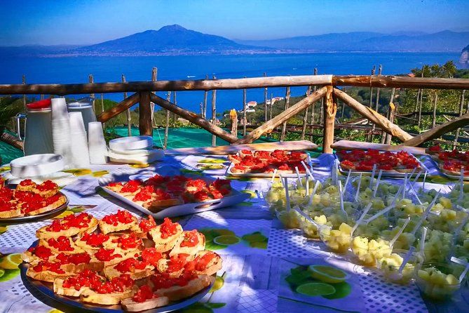 Discover Sorrento with food tasting and walking Tour