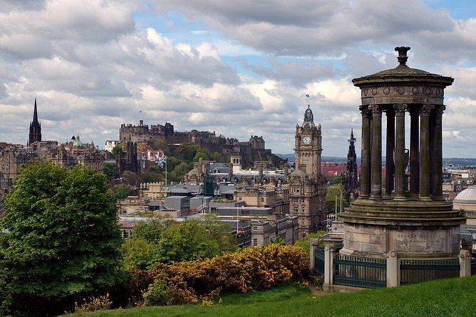 Grand tour of Edinburgh with all of the most popular & main tourist attractions