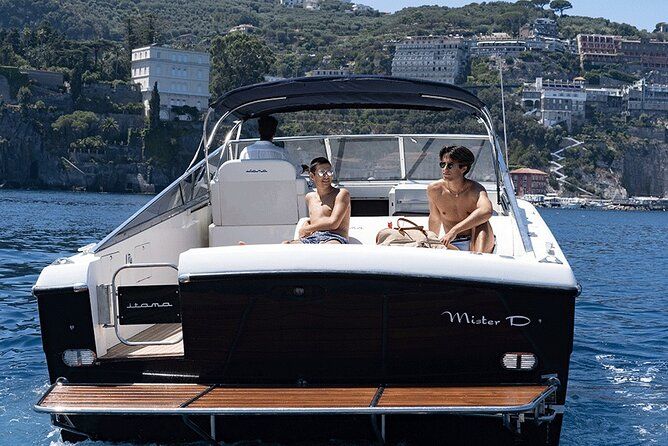 Private Capri & Positano Yacht Tour from Sorrento-Positano-Capri