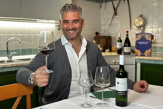 Wine tasting with gastronomic experience at Leonarda's home