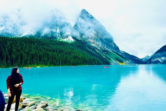 ShuttleBus 2way Banff to Lake Louise (1Hr) and Moraine Lake (1Hr)