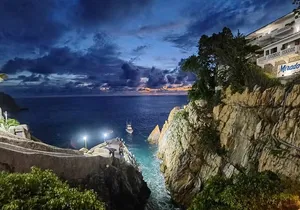 Cliff Divers Exhibition 2 Drinks + Tacos al Pastor Dinner & Beer