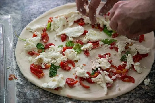 Real Neapolitan Pizza Class in a Historic Pizzeria