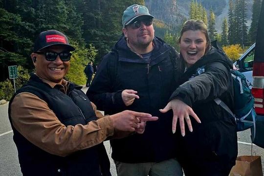 Moraine Lake & Lake Louise Private Day Tour with Banff Explorer