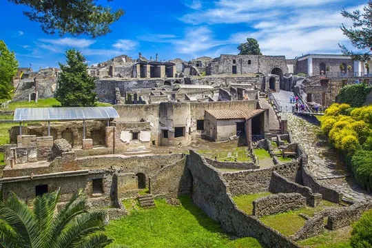 The great beauty of ancient Pompeii told by a local guide / archaeologist