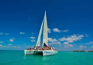 Catamaran Sailing to Isla Mujeres with Snorkeling, Lunch & Open Bar included