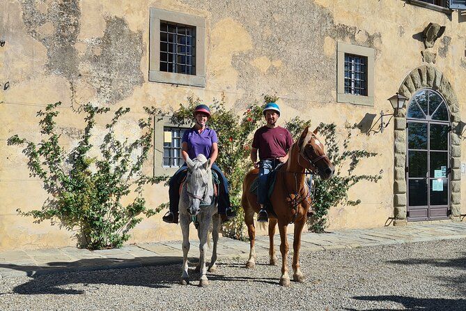 Private 3hour Horse Ride to a Castle, Wine Tasting and local food