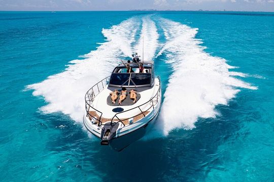 Cancun: 4-Hour All Inclusive Luxury Yacht – 50' Cranchi