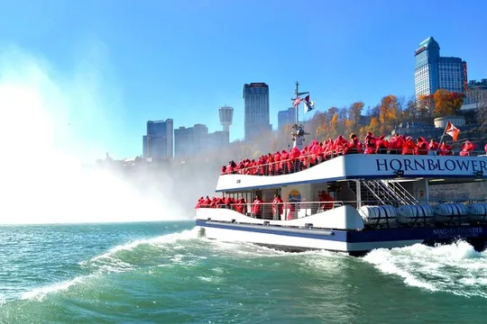 Best of Niagara Falls Bus Tour: Boat, Behind the Falls & Skylon