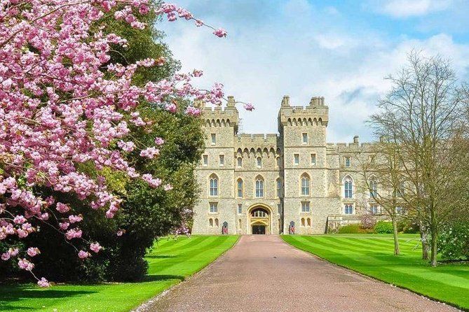 Private driver tour Windsor, Eton & Hampton Court