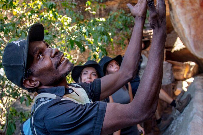 Arnhem Land Yingana Injalak Hill Full Day Tour from Darwin