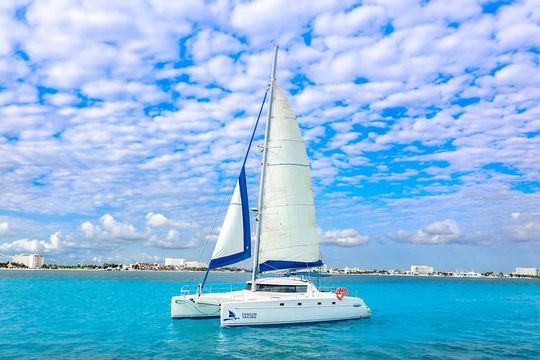 Private Catamaran from Cancun to Isla Mujeres | For up to 30 pp