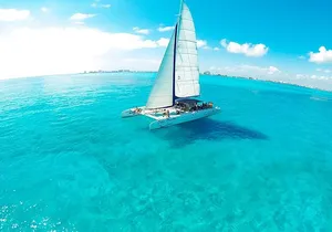 Tour in a Catamaran to Isla Mujeres with all included for the best price!