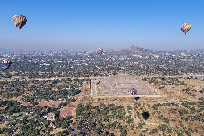 Flight in Globe, visit archaeological area, breakfast and transport