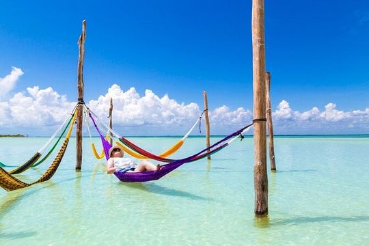 Holbox Full-Day Boat Tour: Yalahau Cenote & Passion Island