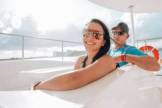 Amazing Sunset Cat Unlimited Tour from Cancún