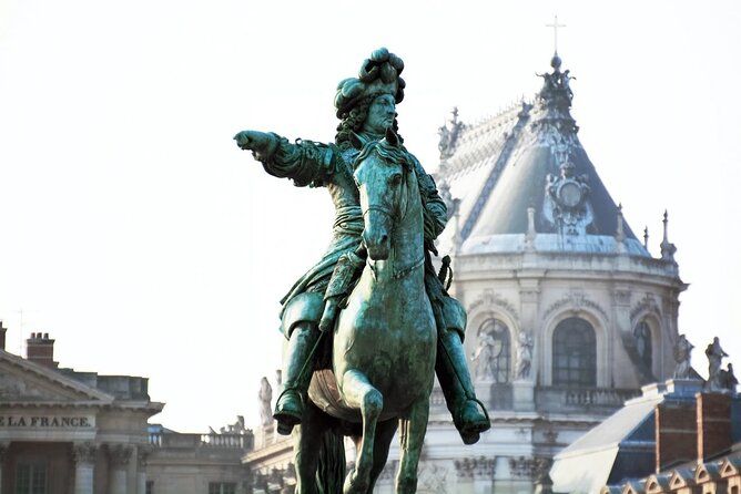 8-Hour Paris Private Vintage Car Tour with Versailles and hotel pick up drop