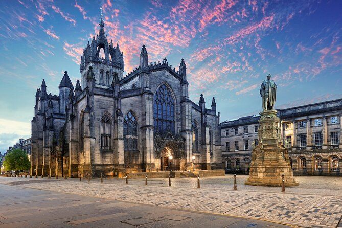 Mary Queen of Scots: Edinburgh Old Town Self-Guided Walking Tour