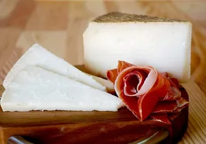 Guided Tour Montesdeoca Cheese Factory - Cheese and Wine Tasting