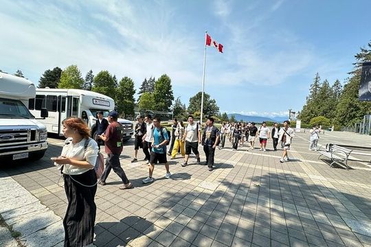 8 Hours Private Tour of Vancouver & Capilano Bridge & Beyond