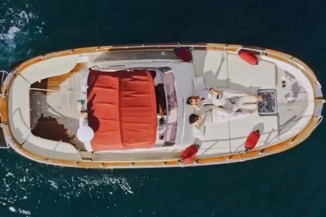 Private Tour of the Island of Capri by Boat and Visit to the Caves