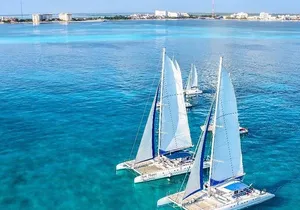 Full-Day Catamaran Tour to Isla Mujeres from Cancun with Lunch