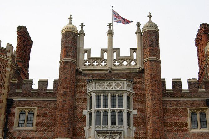 Hampton Court Palace private tour from London