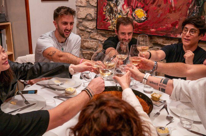 Barcelona: El Born Gourmet Tapas & Wine Tasting Small Group Tour