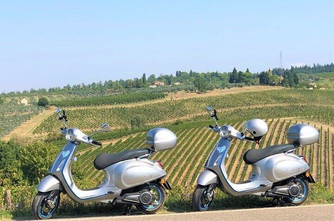 Chianti Hills: App‑Guided e‑Vespa Tour + Lunch in Greve