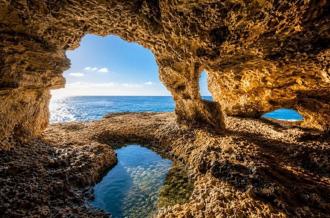 4 hours of Discovery, Snorkeling, natural jacuzzi, pirate cave