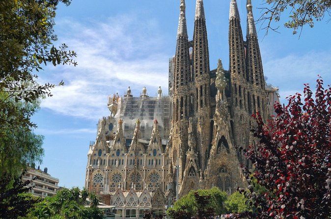 Sagrada Familia Skip The Line Guided Group Tour