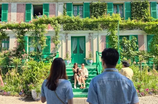 Giverny & Versailles Day Trip From Paris with Professional Guide