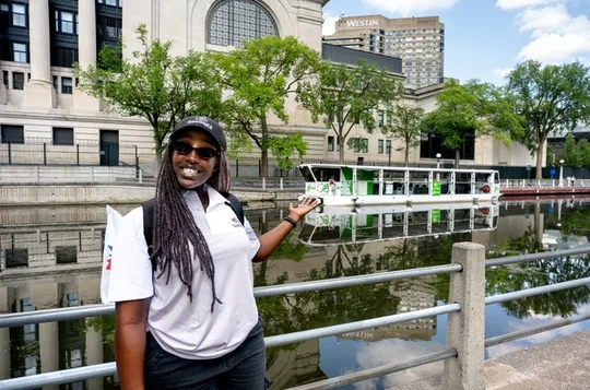 Best of Ottawa Small Group Tour with Rideau Canal Cruise