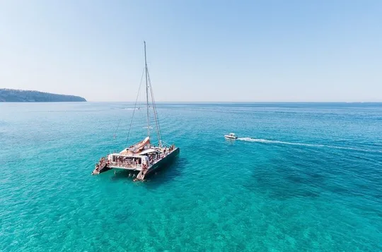 Palma Bay Day Trip: Catamaran Cruise, Swim Stop and Lunch