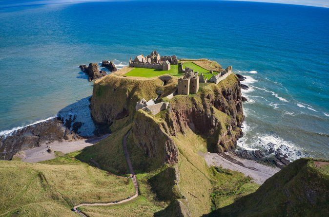 Scottish Castles Glamis and Dunnottar Italian Tour Guide