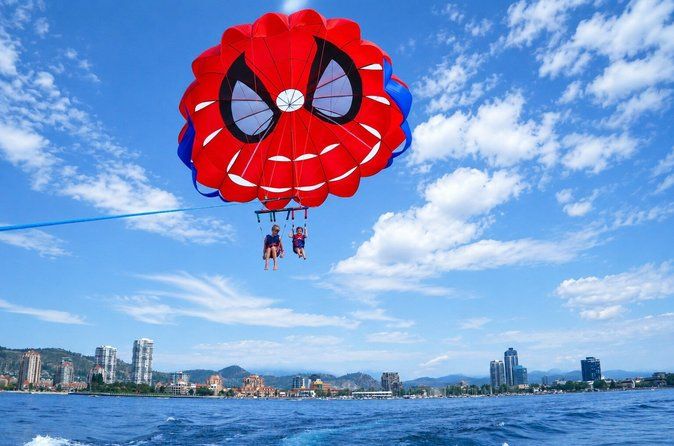 Tandem Parasailing Experience in Kelowna