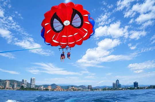 Tandem Parasailing Experience in Kelowna