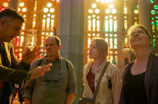 Sagrada Familia Golden Hour & La Pedrera Small Group Tour & Cava