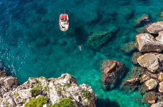 Private Tour of the Island of Capri by Boat and Visit to the Caves