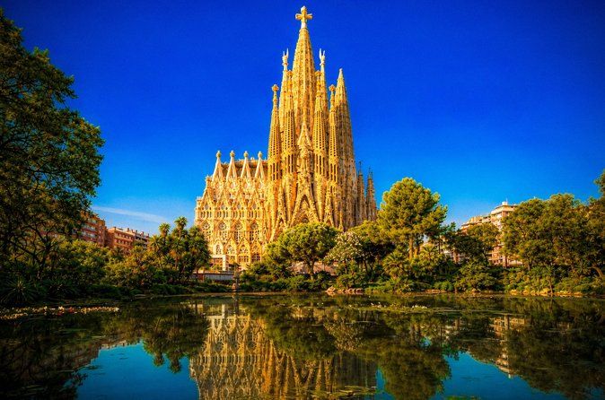 Barcelona: Sagrada Familia Priority Access & Guided Tour