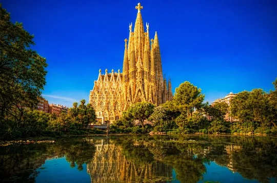 Barcelona: Sagrada Familia Priority Access & Guided Tour
