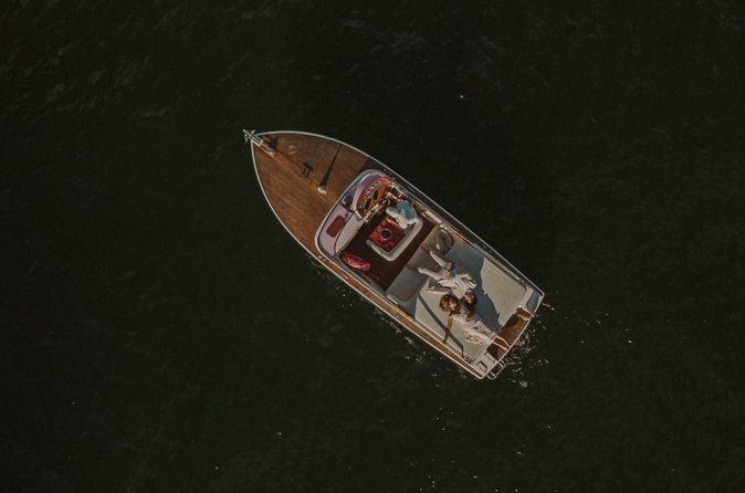 Luxury Boat Tour on Lake Como: Prosecco, Movie Locations & Music
