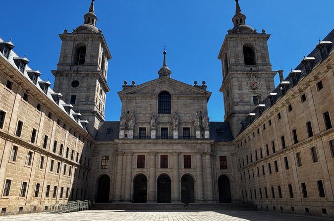 Private Tour El Escorial and Segovia From Madrid with Official Guide
