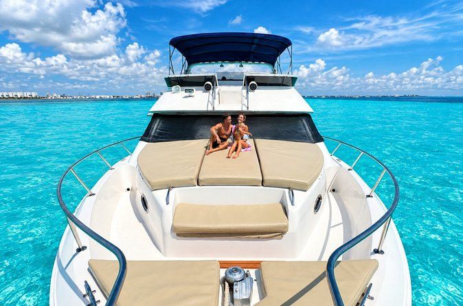 Deluxe Yacht 48FT with FlyBrige Rental in Cancun