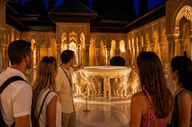 Night Tour of Alhambra and Nasrid Palaces + tickets