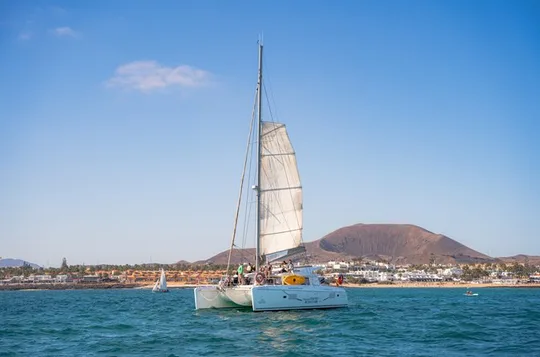 Private trips to Lobos Island in Catamaran Lagoon 421