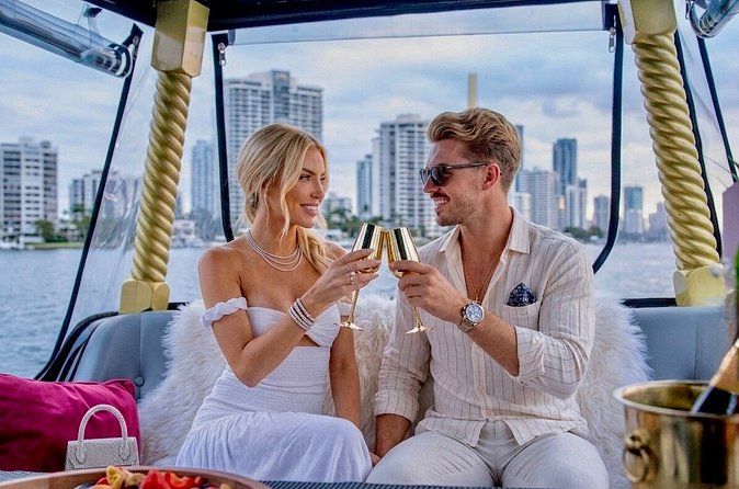 Luxury Private Gondola Cruise in Surfers Paradise with Wine