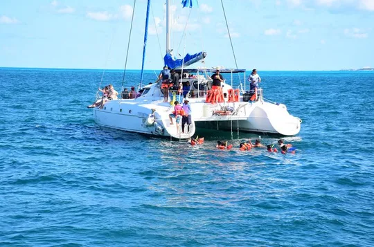 Snorkeling Catamaran to Isla Mujeres from - Joluga